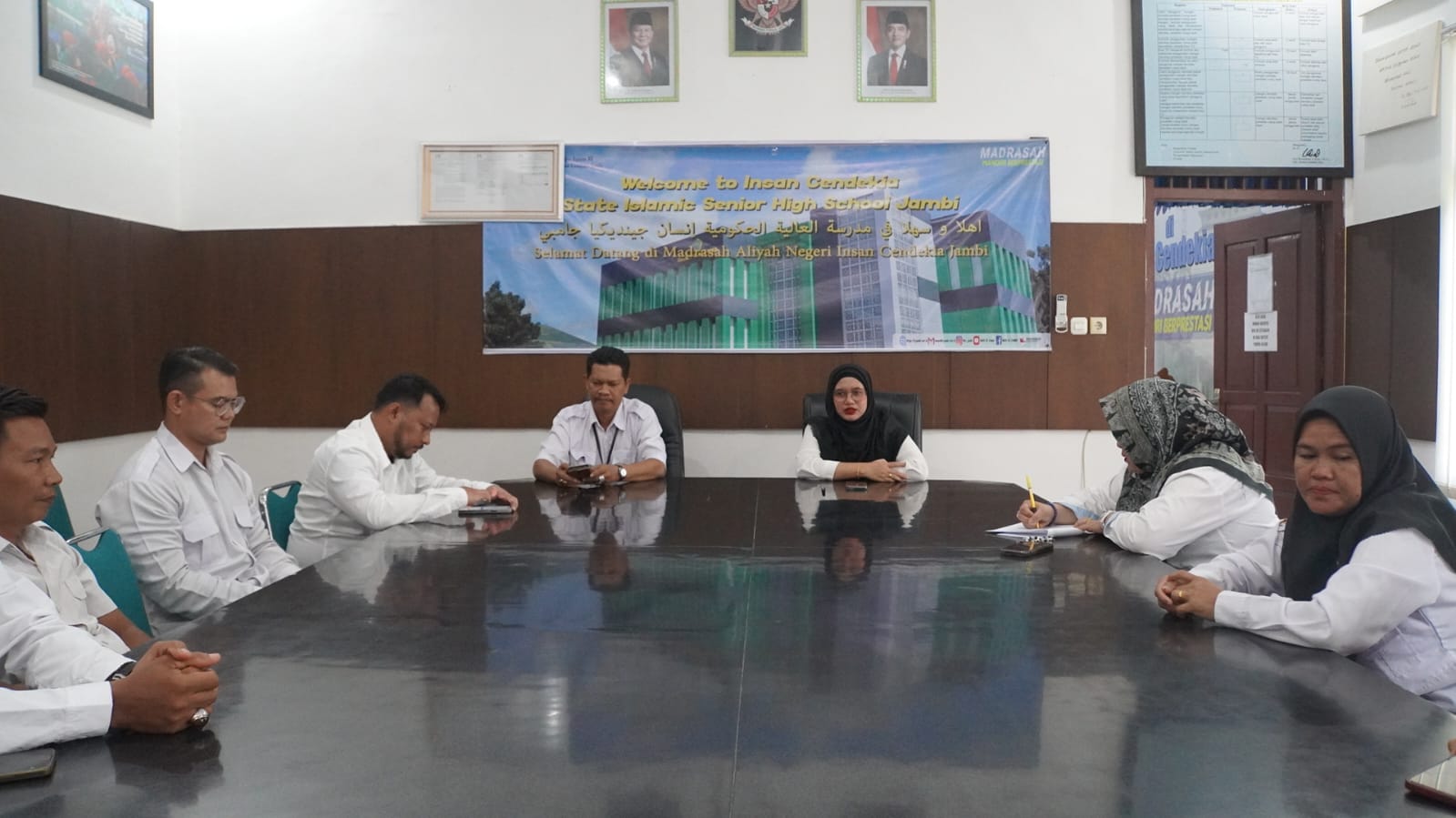 Delapan Tenaga Kependidikan MAN Insan Cendekia Jambi Resmi Terima SK PPPK Tahap 1