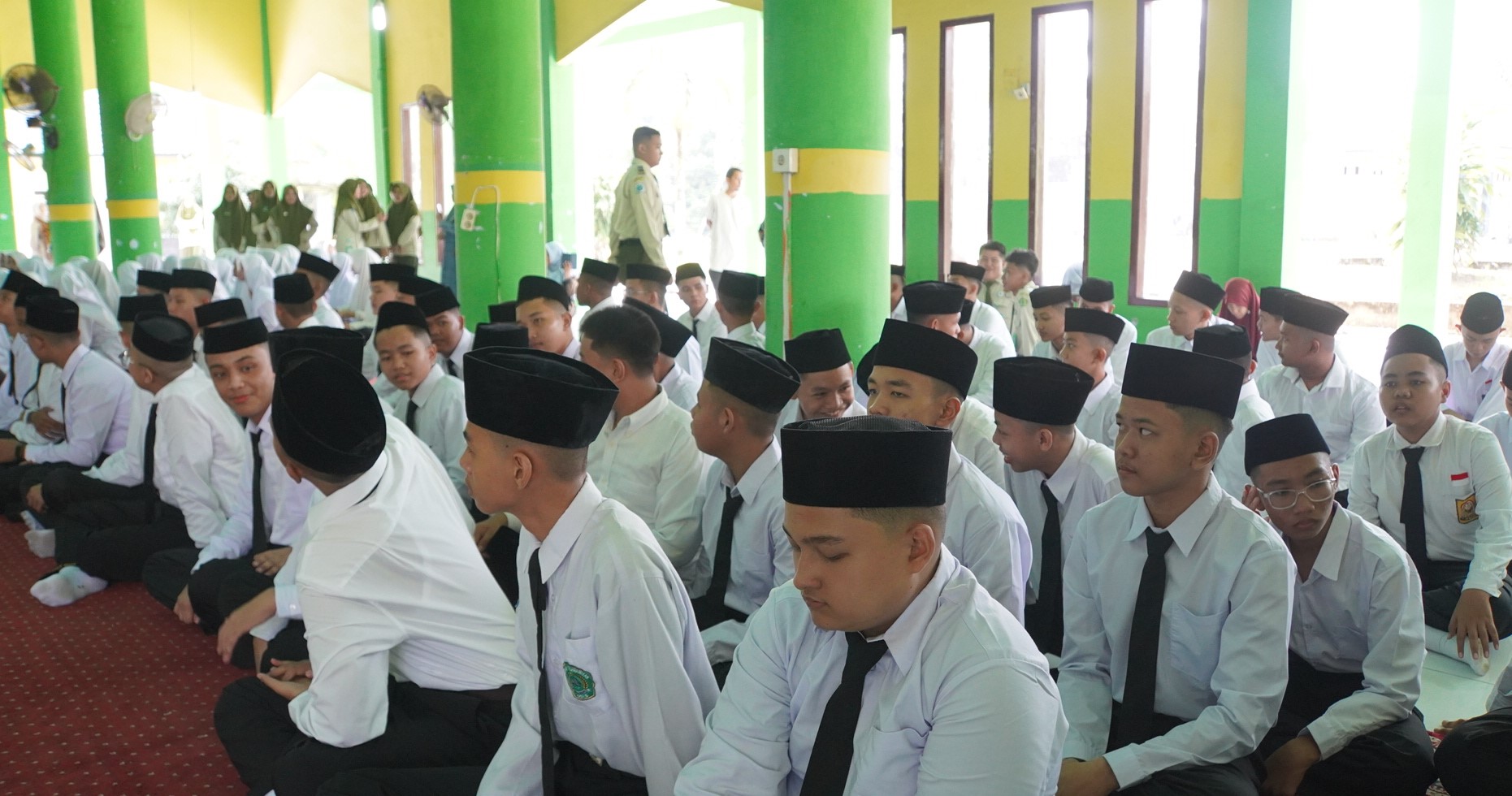 Hari Pertama Masuk Asrama, Siswa Baru MAN IC Jambi Mulai Adaptasi dan Pembiasaan Hidup Mandiri