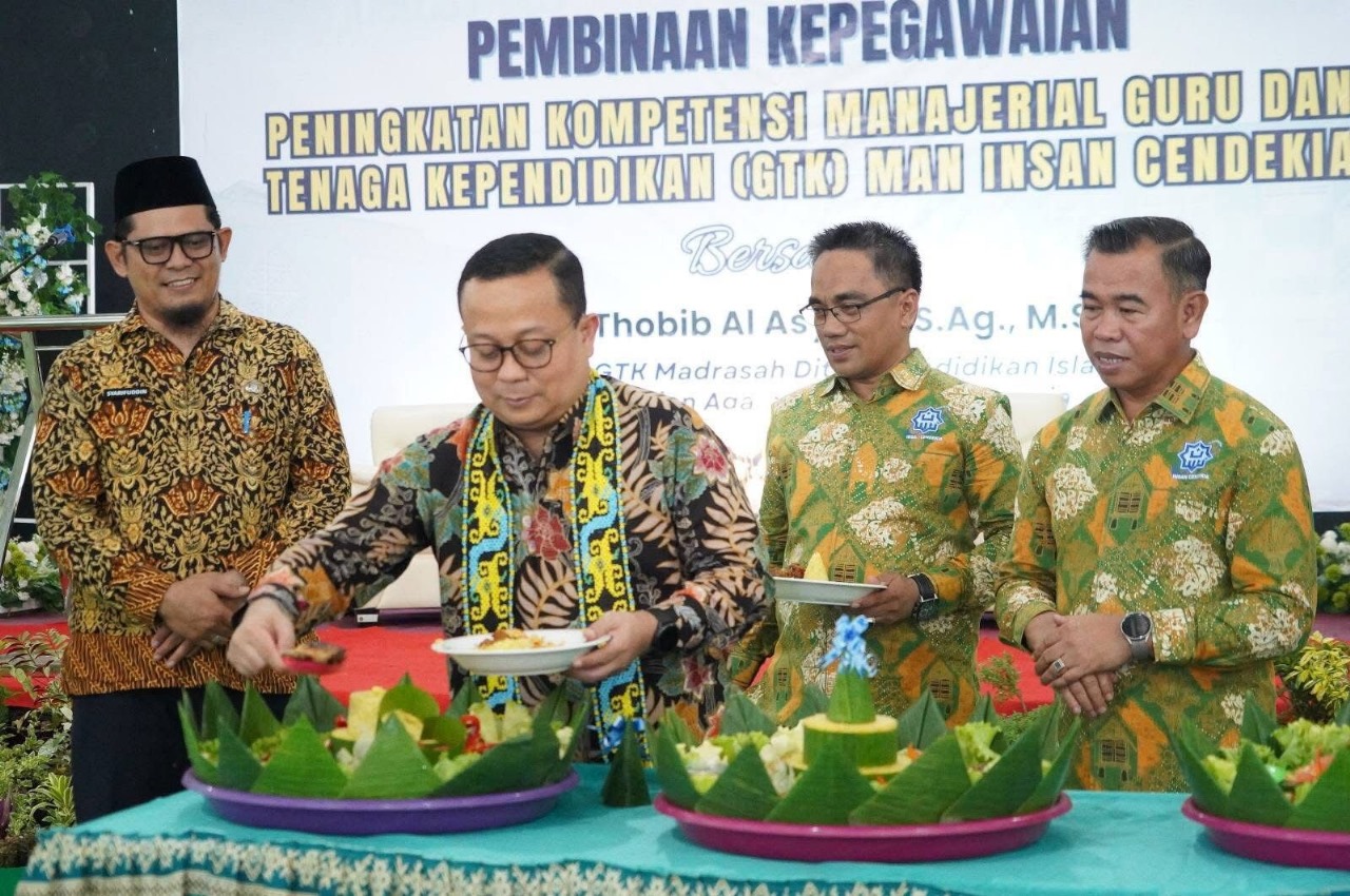 Peringatan Satu Dekade MAN IC Paser: Kepala MAN IC Jambi Ikut Saksikan Semangat Inovasi dan Green Education