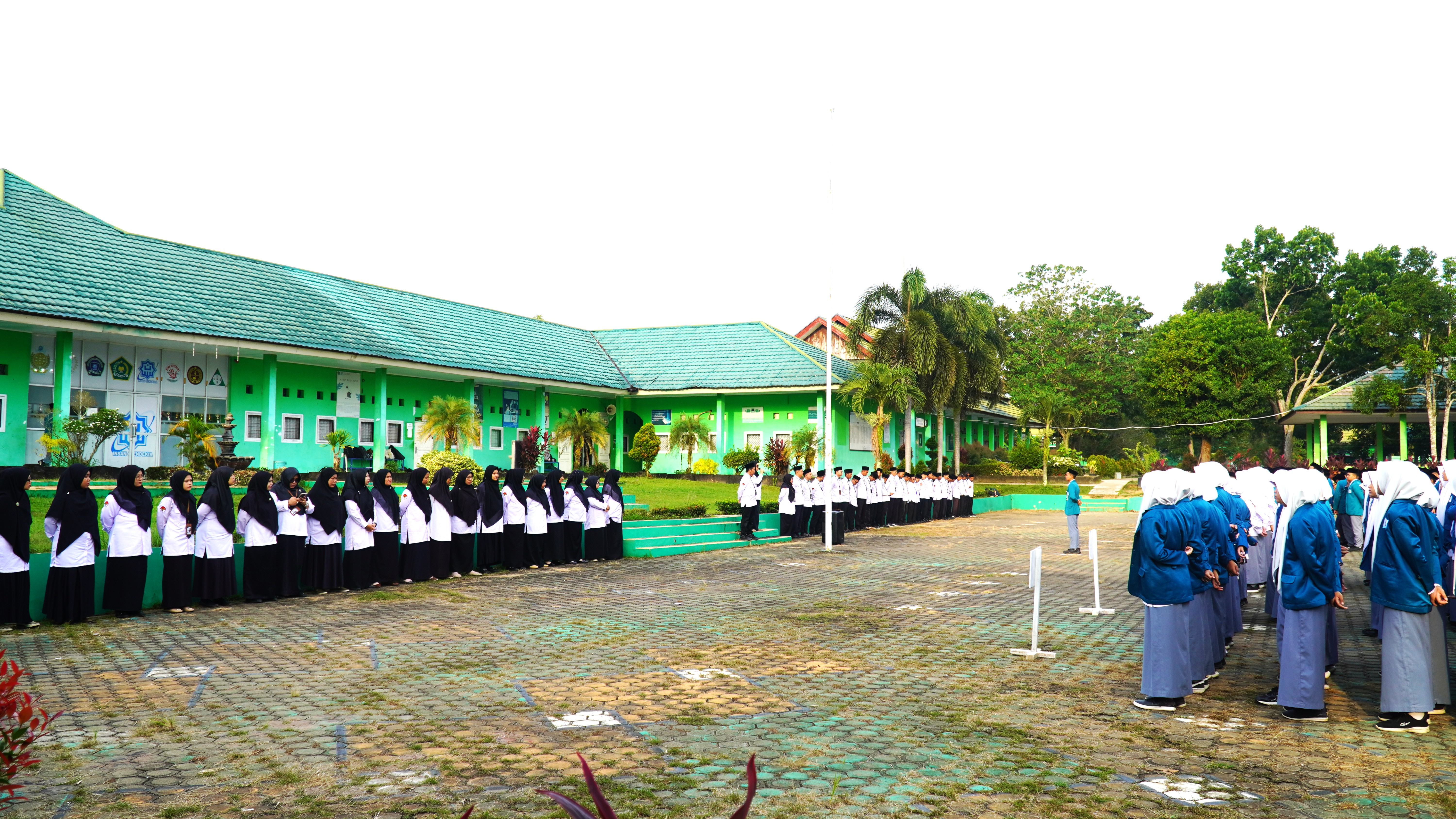 Apel Senin MAN IC Jambi Tekankan Disiplin, Prestasi, dan Karakter murid