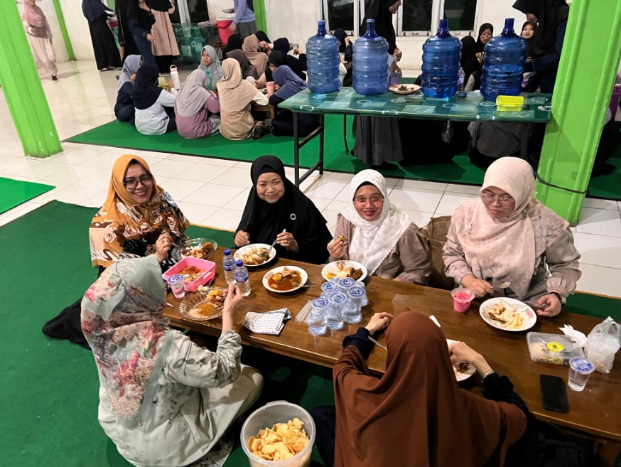Buka Bersama Pererat Kebersamaan Keluarga Besar  MAN Insan Cendekia Jambi