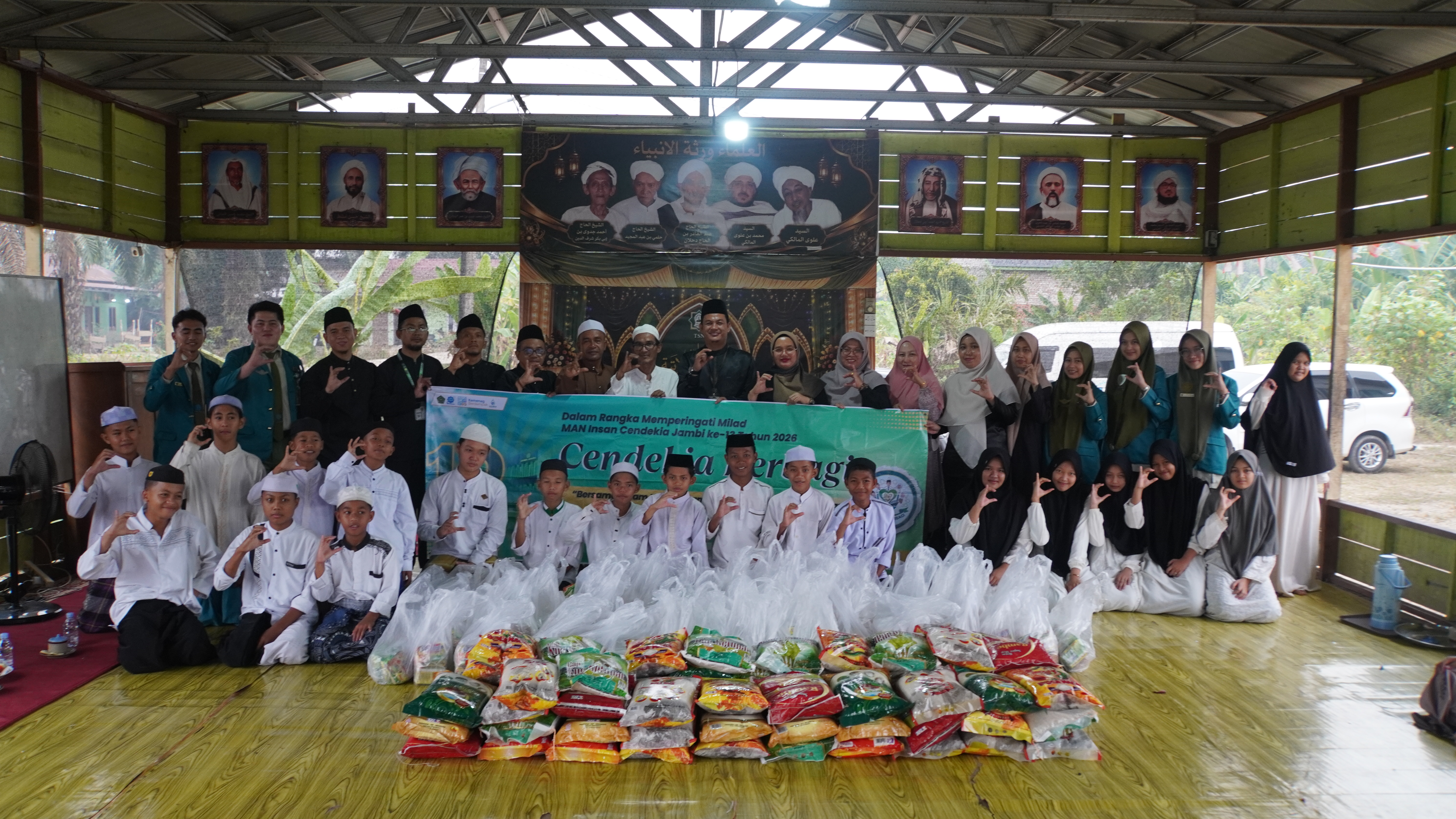 Cendekia Berbagi Hadir di Ponpes Tarbiyatul Sholatyah Niaso, 65 Paket Sembako Disalurkan