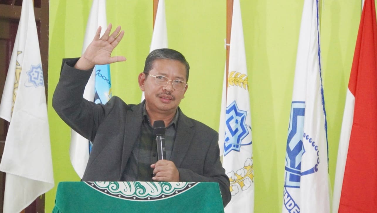 Legginglarda tort oyoqda turish