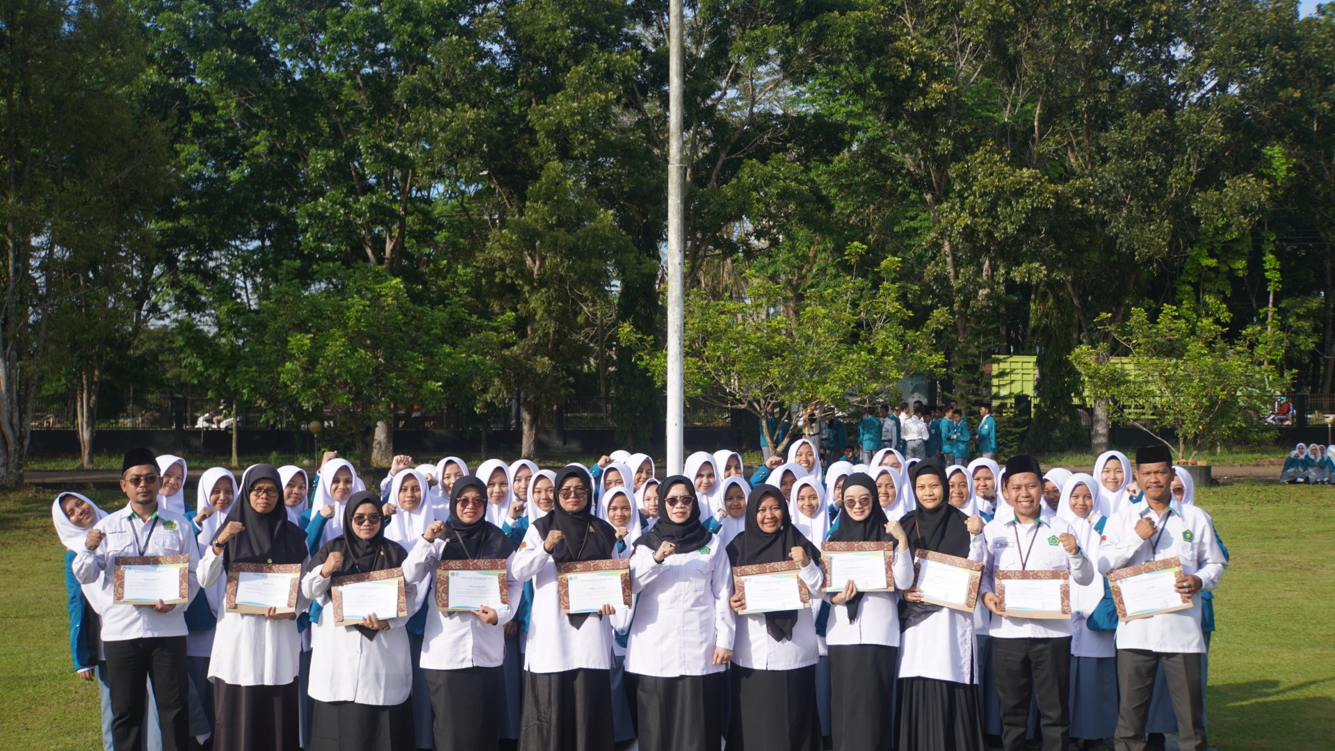 Guru Disiplin Raih Penghargaan, Siswa MAN IC Jambi Ukir Prestasi dari Provinsi hingga Internasional