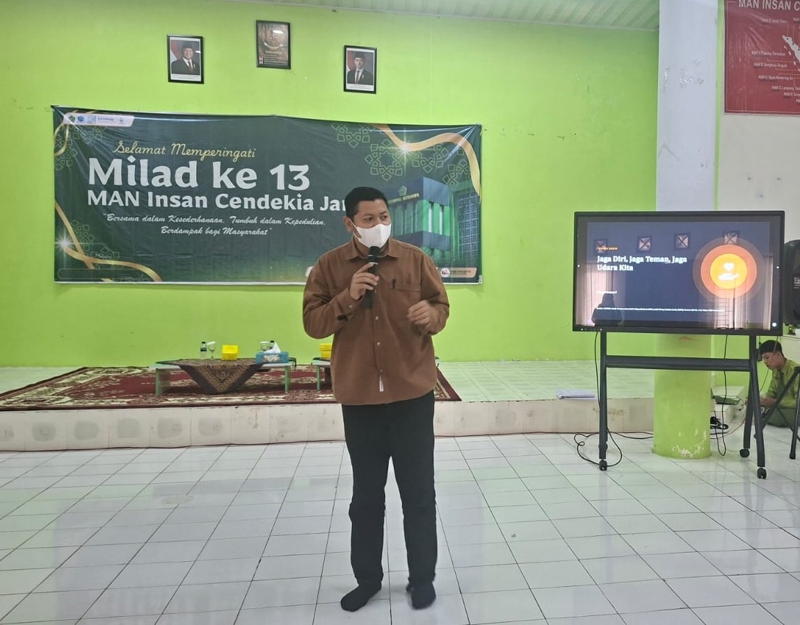 Hadapi Kabut Asap, Dokter Poliklinik MAN IC Jambi Edukasi Murid tentang Kesehatan dan Kesiapan PJJ