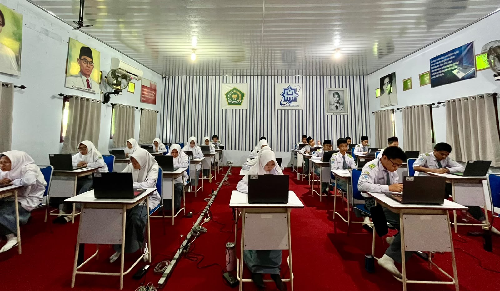Hari Pertama Pelaksanaan TPB, Murid Kelas X-1 MAN IC Jambi Antusias Uji Kompetensi