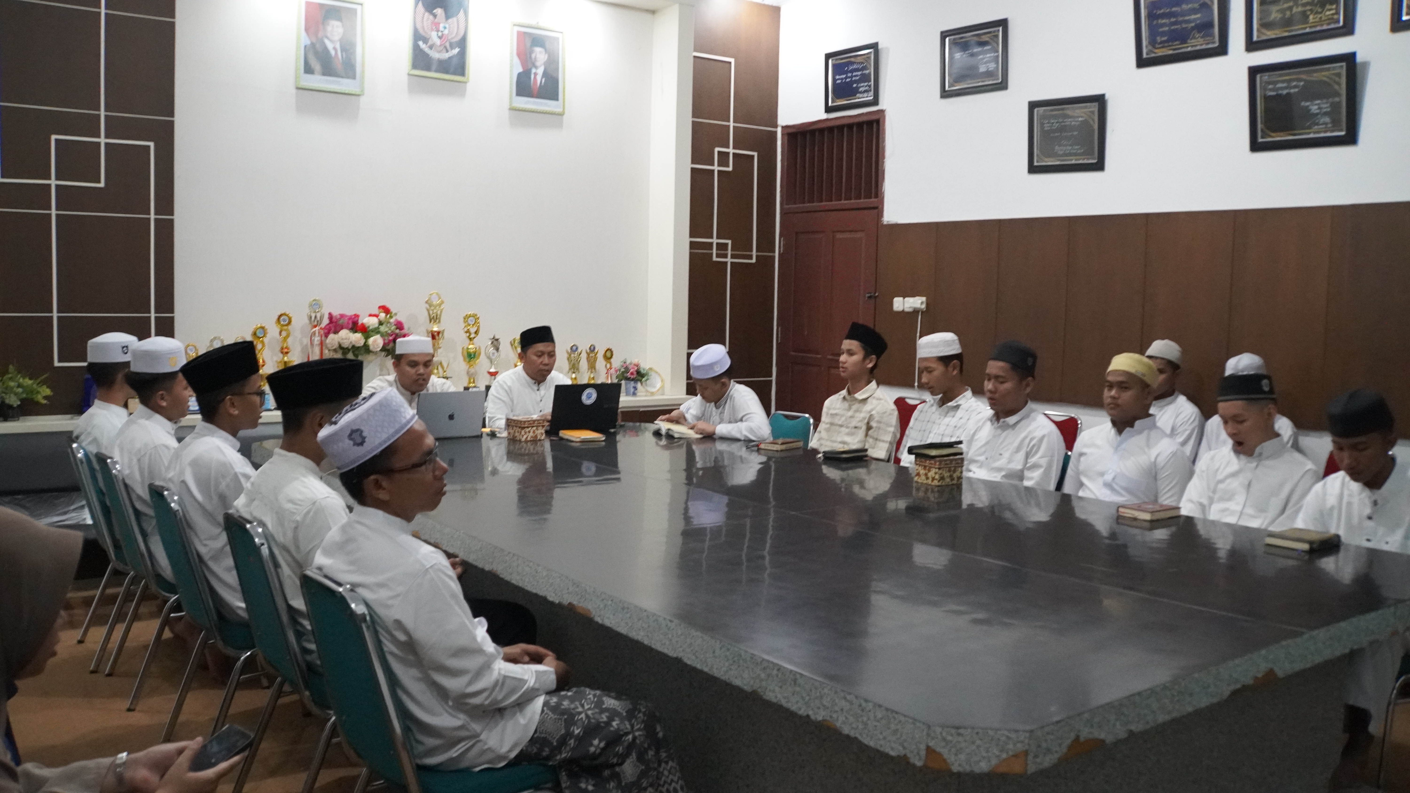 Malam Kedua, Keluarga Besar MAN IC Jambi Kembali Gelar Zikir dan Doa Bersama untuk OMI ICJ 2026