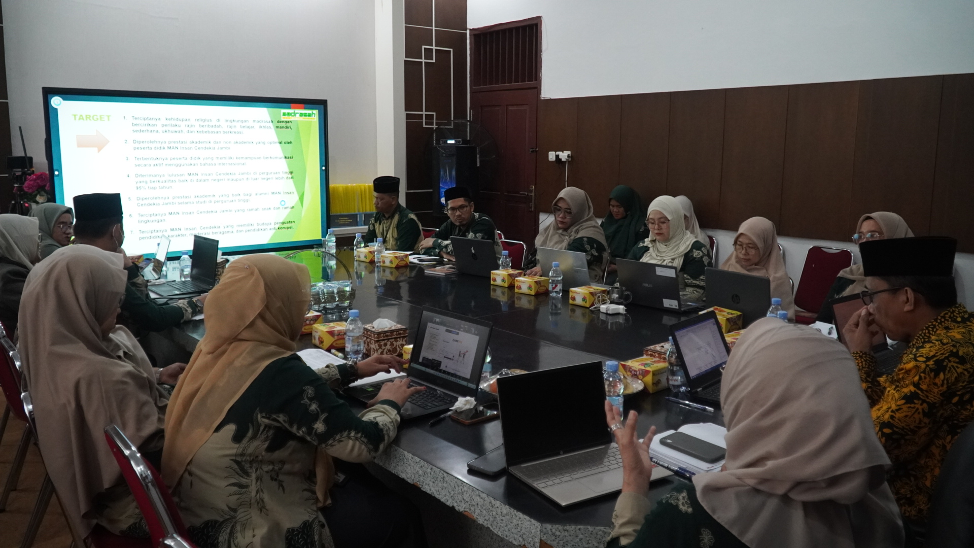 Membanggakan, Kepala MAN IC Jambi Raih Nilai PKKM 97,55 Tahun 2025