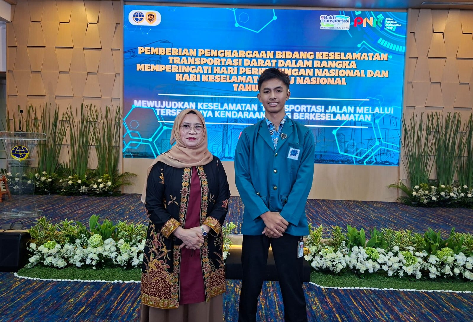 Siswa Jambi Bikin Heboh! Juara 1 Nasional PPKLLAJ, Terima Penghargaan!
