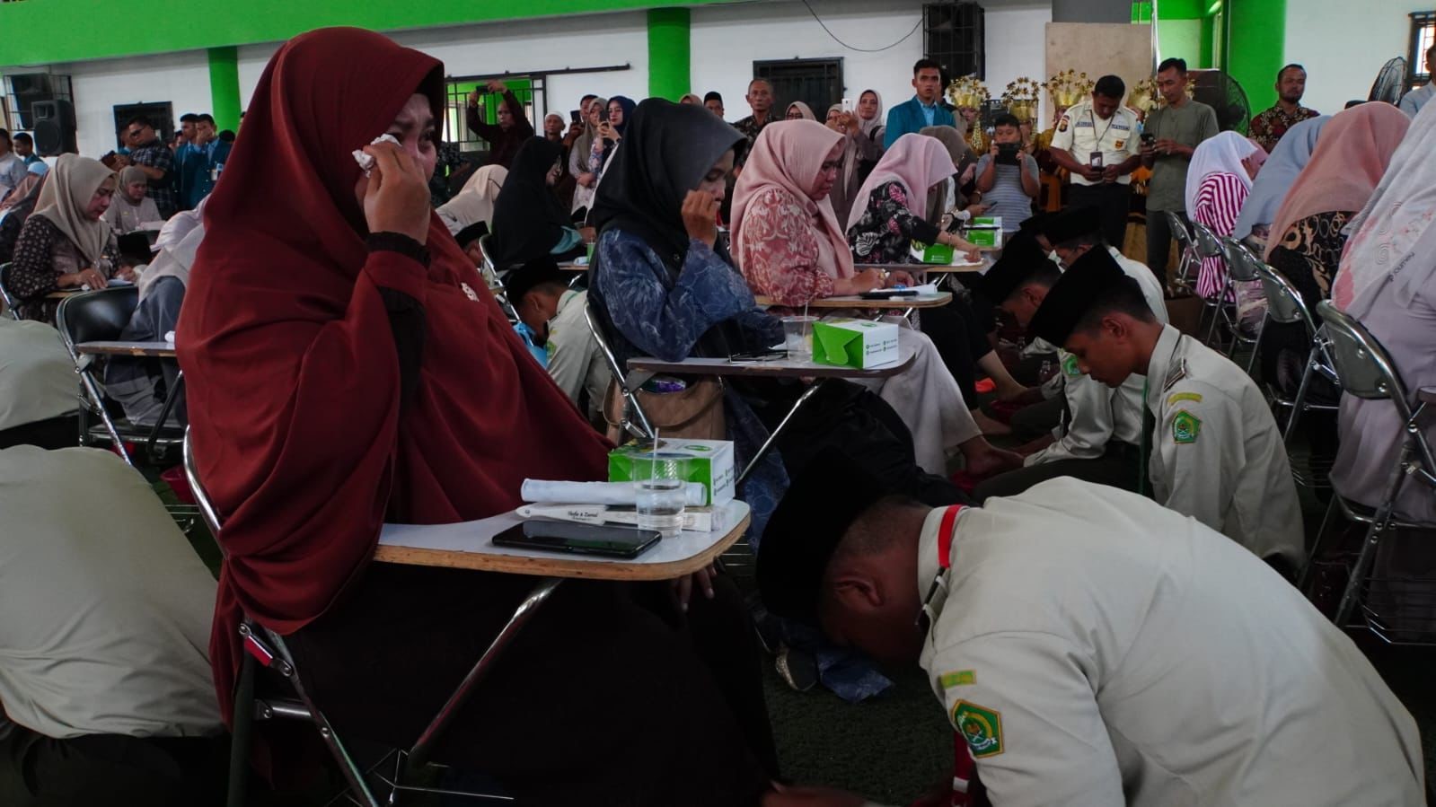 Sukacita Orang Tua Warnai Penutupan Masa Uzlah