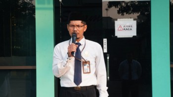 Wujudkan Satuan Pendidikan Ramah Anak SRA, Wakil Kepala Madrasah Bidang Humas Tekankan Pentingnya SRI dalam Apel Pagi