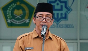 Gubernur Jambi yang Diwakili Asisten 1 Jadi Pembina Upacara Hari Guru Nasional di MAN Insan Cendekia Jambi