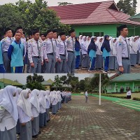 MAN IC Jambi Tekankan Pembiasaan Hidup Bersih dan Disiplin Akademik di Apel Pagi