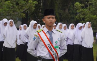 Upacara Bendera Pertama MAN IC Jambi Tahun Ajaran 2025/2026: Momentum Penyegaran Visi Misi Madrasah