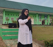 Waka Keasramaan Tekankan Akhlak dan Prestasi kepada Siswa Kelas XI dan XII dalam Apel Pagi