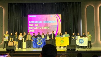 4 Guru MAN IC  Jambi Raih Gold Medali in International Research Teacher  Competition  (IRTC)  2025