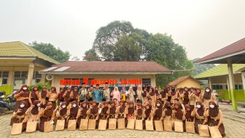 Cendekia Berbagi, MAN IC Jambi Salurkan 50 Paket ATK untuk Murid MTsN 8 Muaro Jambi