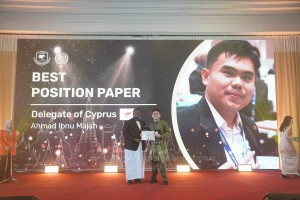 Diplomasi di Usia Muda: Ahmad Ibnu Majah Wakili Indonesia dalam AYIMUN 2025