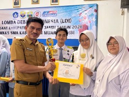 Dua Siswa MAN IC Jambi Siap Harumkan Muaro Jambi di Ajang Debat Tingkat Provinsi