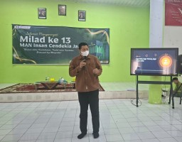 Hadapi Kabut Asap, Dokter Poliklinik MAN IC Jambi Edukasi Murid tentang Kesehatan dan Kesiapan PJJ