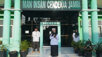 Kepala MAN IC Jambi Tekankan Kinerja Optimal dan Sinergi ZI  dalam Apel GTK Hari Ini