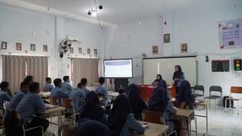 Membangun Generasi Berkualitas, Siswa XI.5 MAN IC Jambi Dalami Isu Kependudukan dan Peran Keluarga