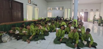 Peduli Kesehatan Murid di Tengah Kabut Asap, MAN IC Jambi Berikan Makanan Tambahan Bergizi
