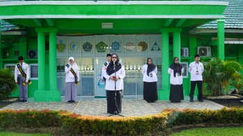Upacara Bendera MAN IC Jambi, Semangat Hardiknas, Penguatan Karakter dan Zona Integritas