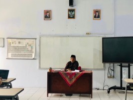 Wakil Kepala Bidang Akademik Monitoring Pembelajaran Akidah Akhlak tentang Keteladanan Sikap Para Imam Mazhab